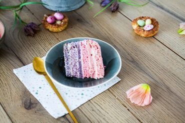 Eastercake-surprise-slice (1)